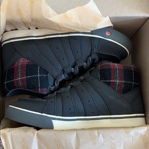 Keen alameda mid shoe size 3 youth